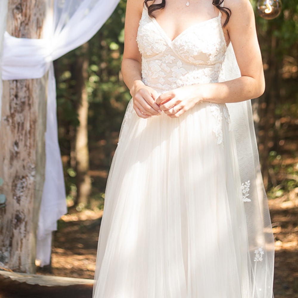 David's Bridal Ivory Lace Wedding Gown